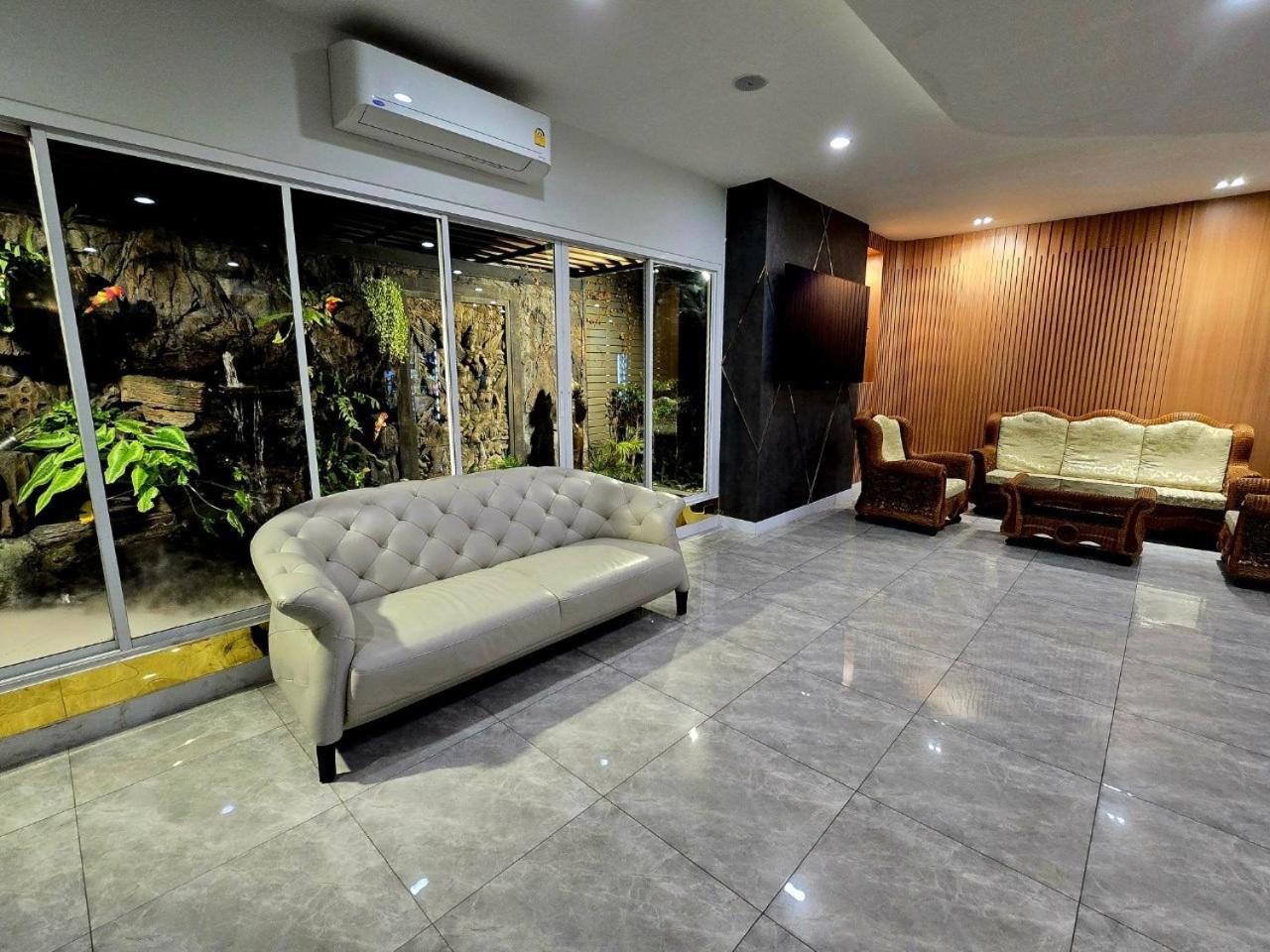 Lhc Hotel And Resort Pattaya Exterior photo